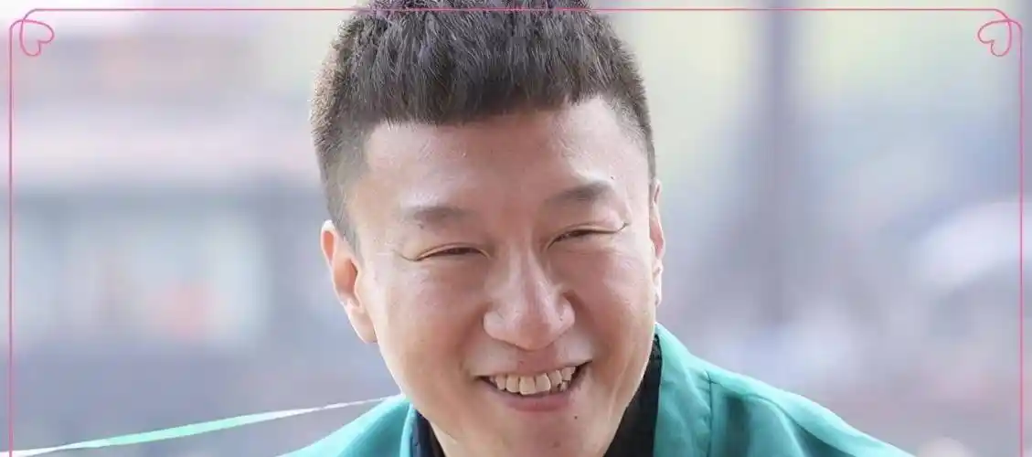 还有细心的网友发现孙红雷居然是双眼皮后,立刻开始调侃起来