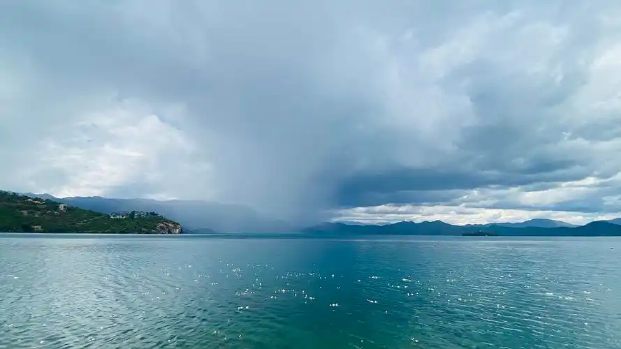 一组泸沽湖的风景照片