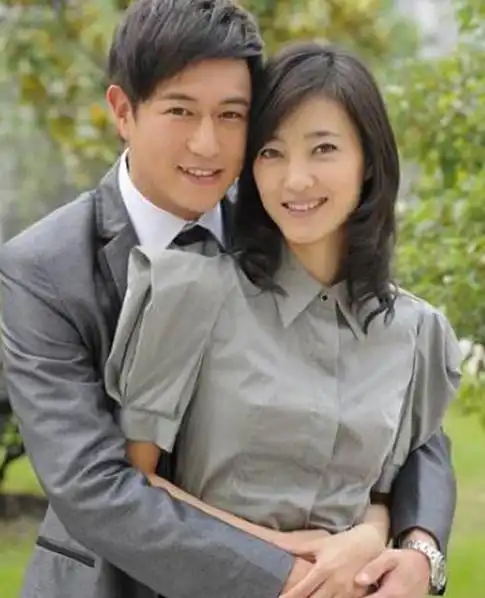 因饰演《美人心计》中"聂慎儿"一角色而迅速爆红的王丽坤与其男友一起