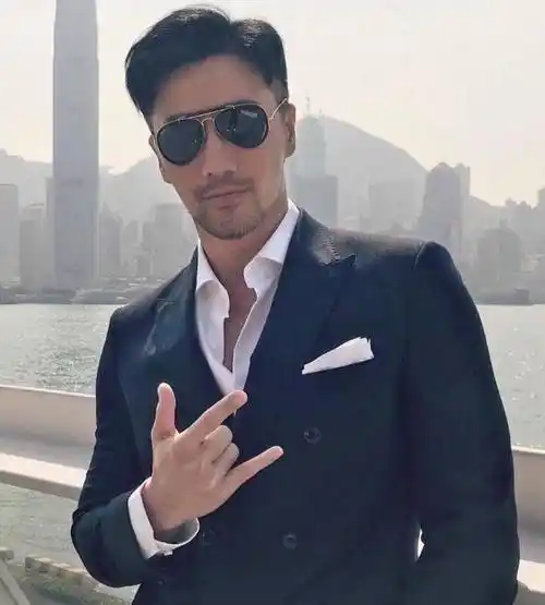 还同时拥有吴彦祖的脸和彭于晏的身材?_陈传多_健身_一身