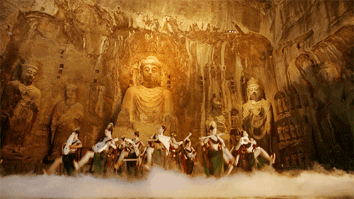 我觉得我是真的看到了一群飞天仙女,来到了人世间吧……霓裳曳广带