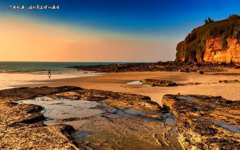 北海涠洲岛暮色下的石螺口海滩