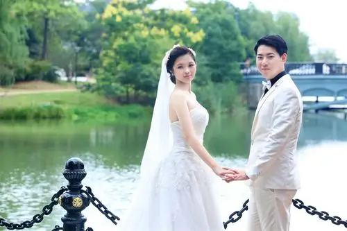 苏达& 朱洁结婚请柬