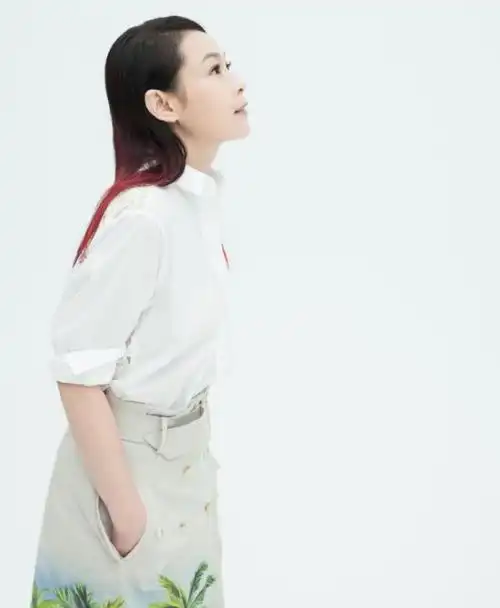 网传她是黄磊前女友,曾是个"文青",只是今49岁身材似走形!