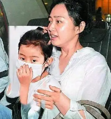 曝刘德华追生二胎朱丽倩年轻时惊艳私房照