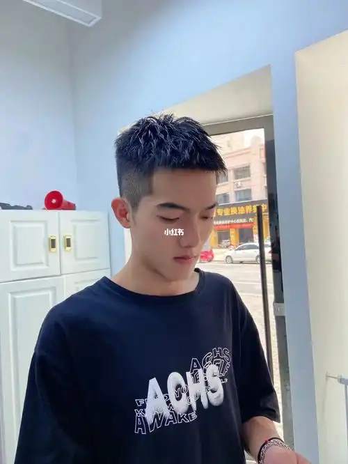 男士短发锡纸烫