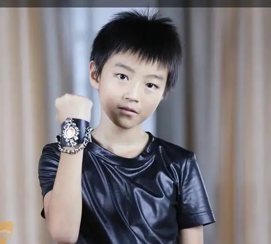 一句话概括王俊凯18到19岁干的事:盘点少年成名虎牙少年  王俊凯事业