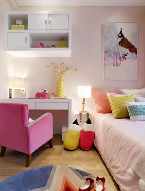 2022女生卧室布置沙发椅子装修效果图片