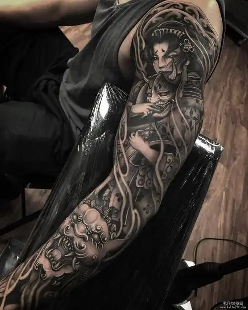 龙也有文龙,云中龙,过江龙之分,但是,在纹之前,一定知道纹身的目的