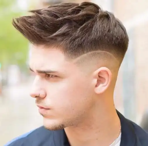 all back会给人一种干净整齐的感觉;而飞机头则是营造出一种凌乱感