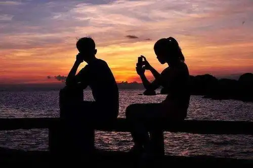 女人想要男人越来越爱,很简单,学会说这三句关心男人的话就够了