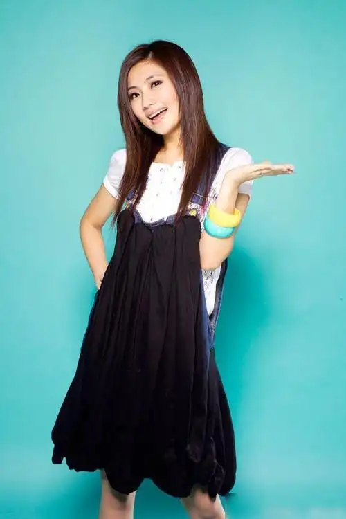 selina凤凰涅盘后满满的正能量可还记得她年轻时美得就像洋娃娃