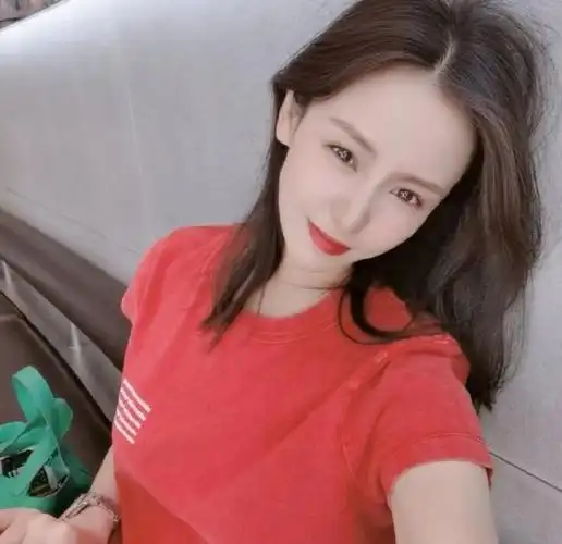 石洋子个人资料图片,石洋子携女儿吃火锅,12岁猪猪遗传美貌基因