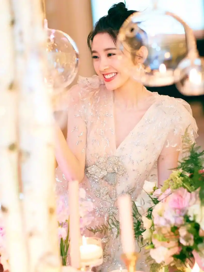 西安婚纱 | 唐艺昕的礼服就是仙女的纱裙啊 西安婚纱