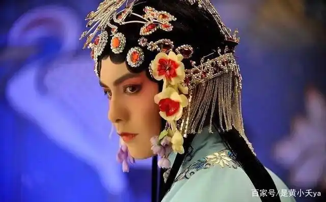 男明星女装反串,王源清丽脱俗,朱正廷美艳,李易峰必须拥有姓名