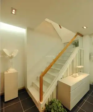 180平米复式房屋室内楼梯扶手装修实景图欣赏