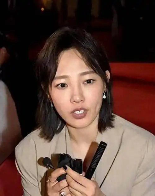 王珞丹当时正处在人气高峰,自信满满,无所畏惧,但由于徐睿的人脉关系