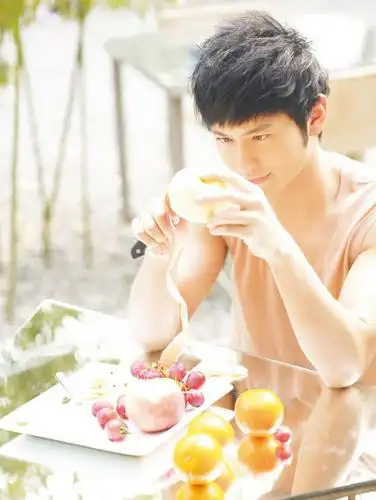 "新居家宅男" 黄晓明清新帅气生活照曝光 - 同志图片 - 帅哥图片