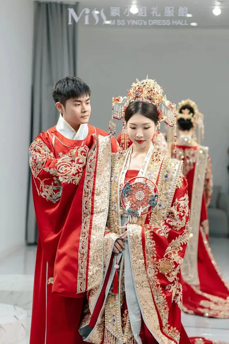 汉服,堪称中式婚服中的爱马仕出场 - 抖音