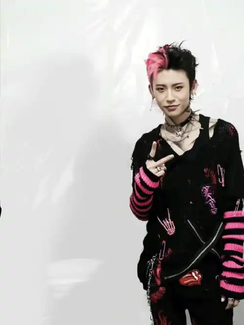 小鬼王琳凯   #小99不肥肥   原创作者在这里噢!