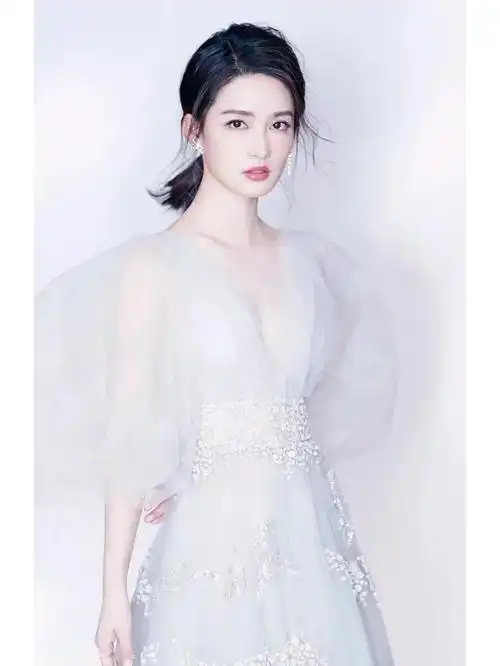 李沁穿婚纱好好看哦