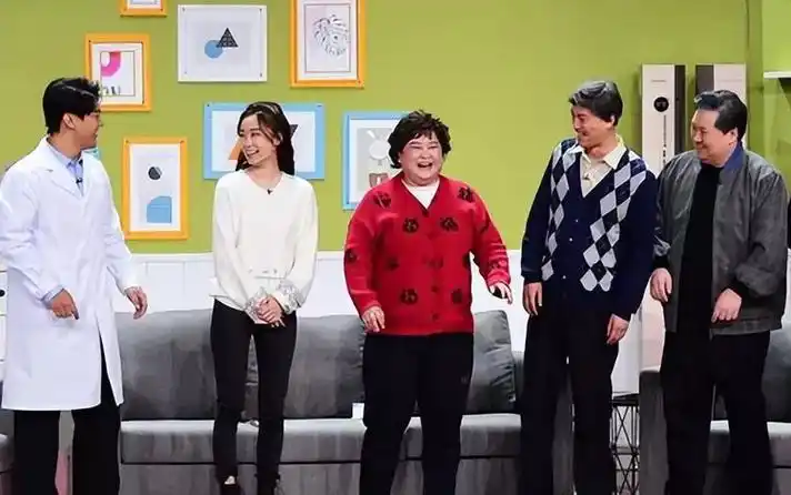 2020年的央视春晚,张小斐和贾玲,许君聪合作小品《婆婆