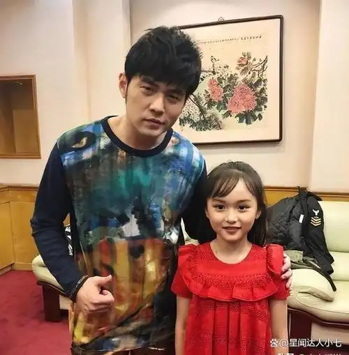 刘楚恬:2岁出道年收入达百万,长相甜美被禁止整容,现如何?