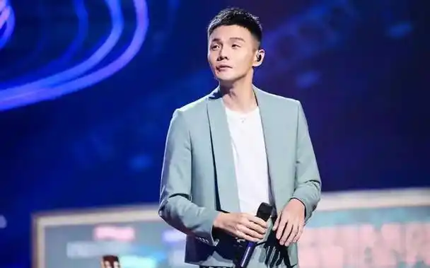 尤其李荣浩的爱人杨丞琳,应该是吴青峰写歌最多的女歌手