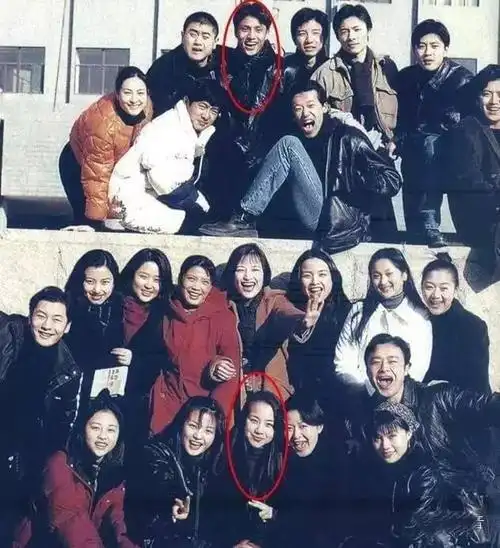 何琳,就是1997年大热电视剧《牵手》里的妹妹,她和陈坤是大学同班同学