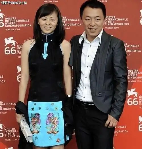 原创黄渤隐藏20多年的老婆原来是她和黄渤如同双胞胎情比金坚太有夫妻