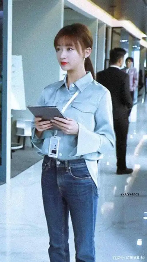 《正青春》女主 吴谨言职场新人到精英的穿搭图集