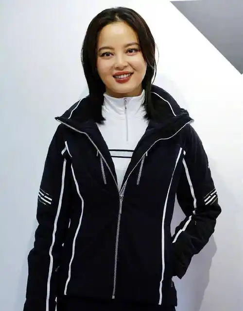 辛芷蕾因长胖上热搜,脸肿到像开了大头特效,镜头对女明星太苛刻_外套