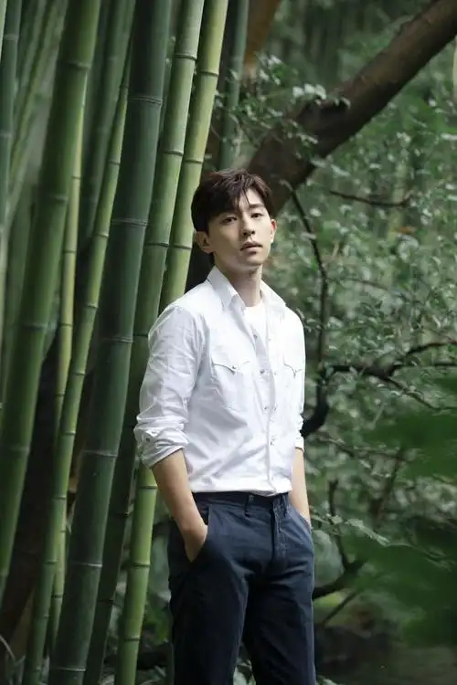 帅气的小鲜肉邓伦