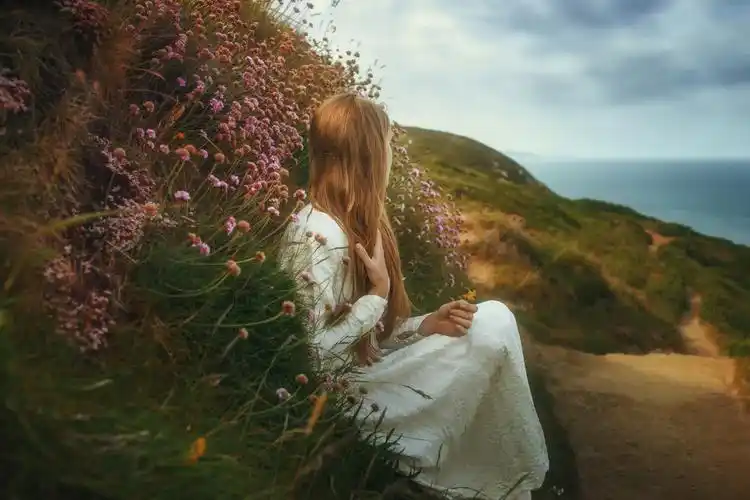 outdoors,nature,grass,flowers,white dress,壁纸,高清壁纸人物,美女