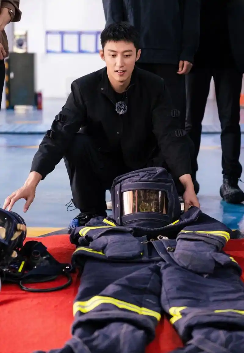 喜欢鲸鱼的都是什么女孩  我身边有很多火象星座的朋友都非常喜欢他.