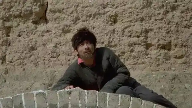 叶京曾在冯小刚的贺岁片《甲方乙方》中客串过一个"把全村鸡吃光"的