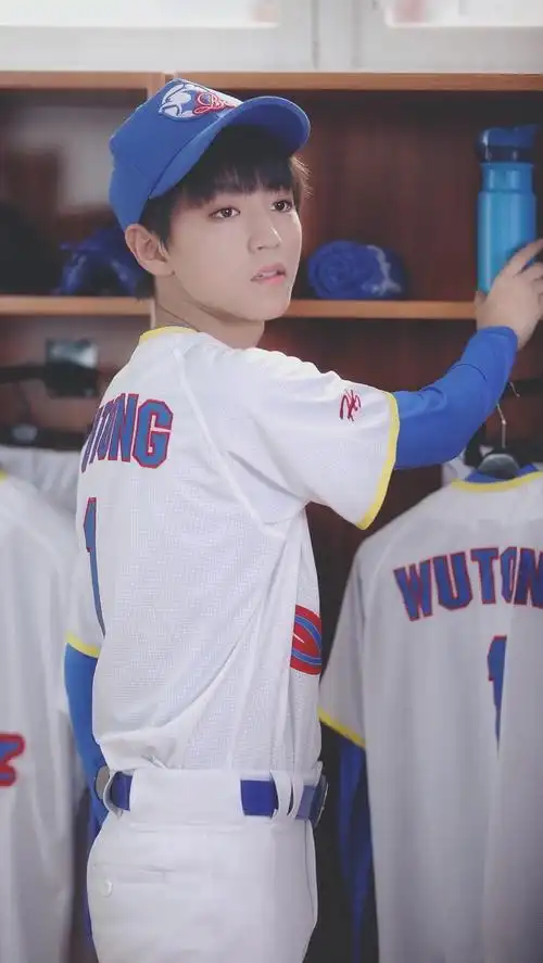 《我们的少年时代》邬童cr.logo