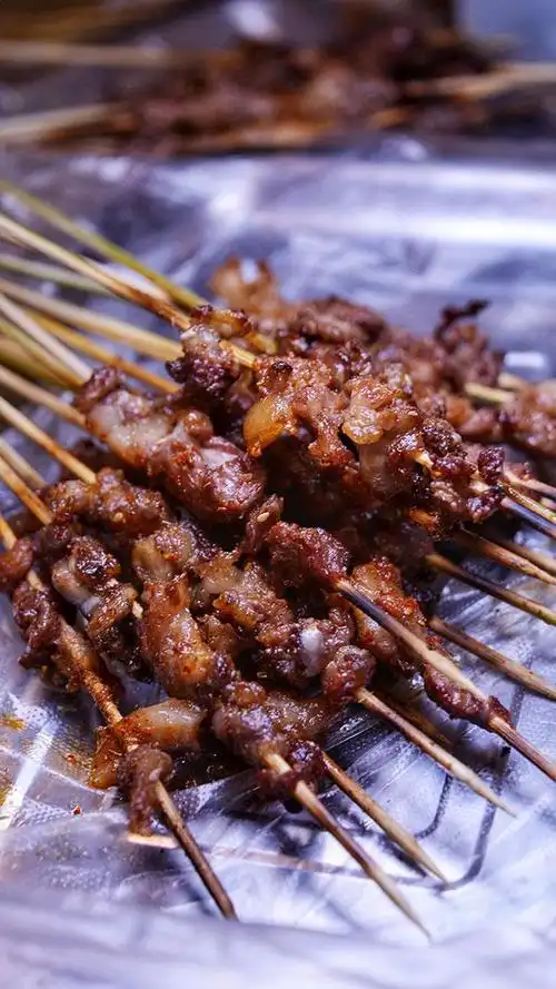 这是一家神奇的烤串店 一开就是20多年 在沈阳也没几家了吧