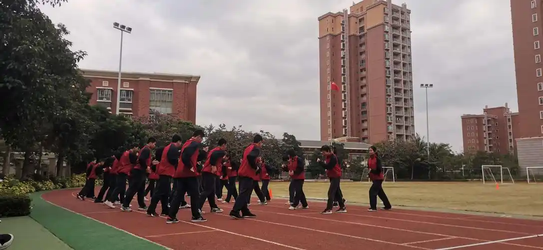 乐于动,悦于心,让体育课堂落地生花～快速跑!