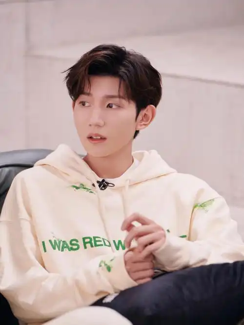 唯爱王源  #王源夏野了  #王源明日创作计划召集人  救命 他好帅啊啊