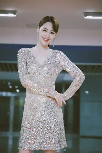 大美女王冠曾被疑遭潜规则马东绯闻女友拒绝进央视当正式工