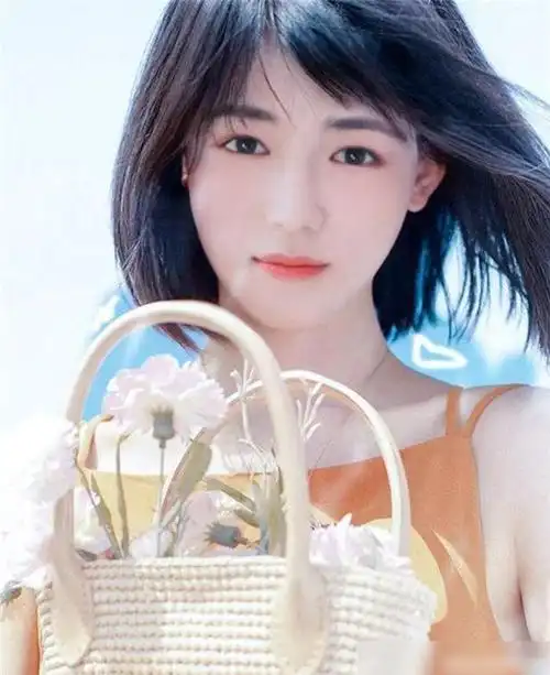 宋亚轩录节目被放女装照甜美可爱太惊艳小宋害羞问到我漂亮吗