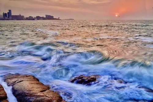 《海浪迎晨光》  海风老邢      山东青岛