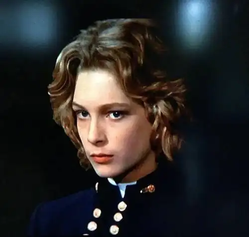 时尚圈第一美男子97年生贵族后代人帅手美头发超多