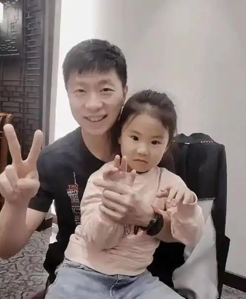 王楠6岁女儿笑笑起点高,网友:陈梦收徒弟?_中国乒乓球队_选手_郭斌