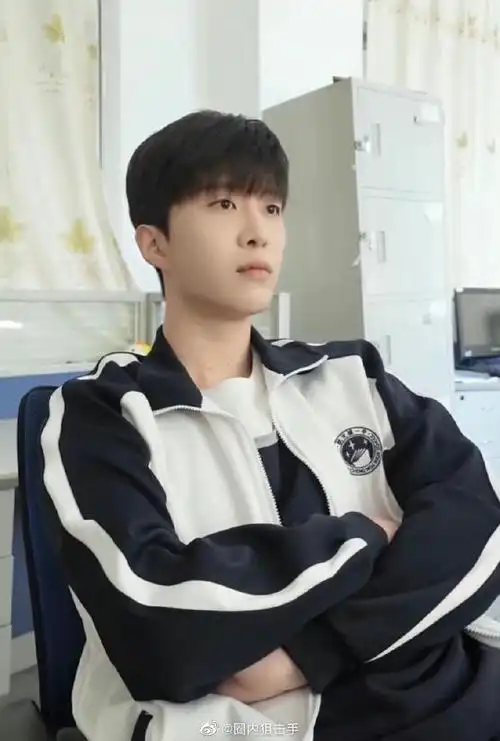 范丞丞校服造型片场花絮