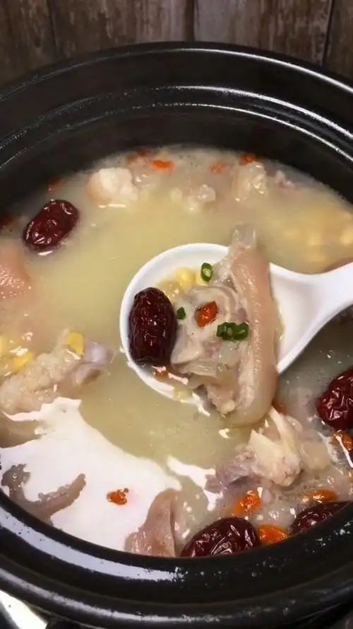 很有营养的黄豆猪脚汤