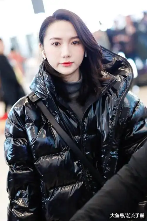 陆婷真是snh48成员吗? 穿塑料大衣, 造型亲切到太接地气了!