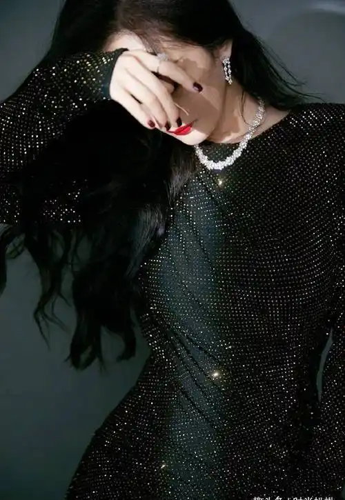 杨幂的身材也太好了,身穿高定钻石礼服,美得好似星辰和大海_风格_的