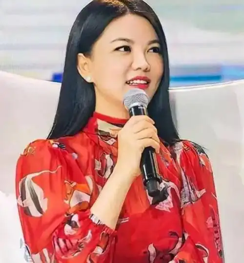 李湘复出卖货网友不买账,生计奔波的人,能为一顿饭花八万的人买账吗?